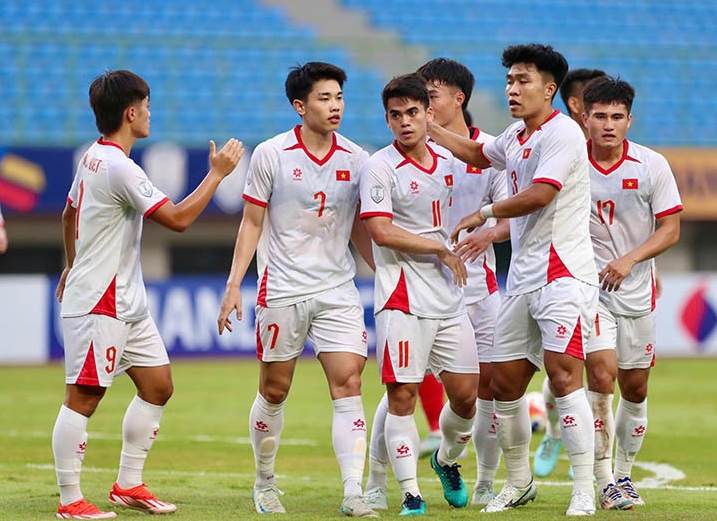 nhiều trận đấu hấp dẫn lại diễn ra vào đêm